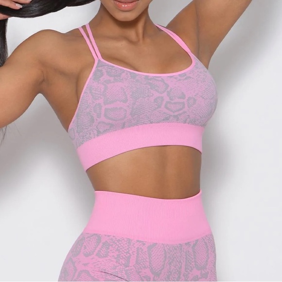 Bombshell Sportswear Other - NWOT Bombshell Sportswear Snake Seamless Sport Bra Pink Size L/XL